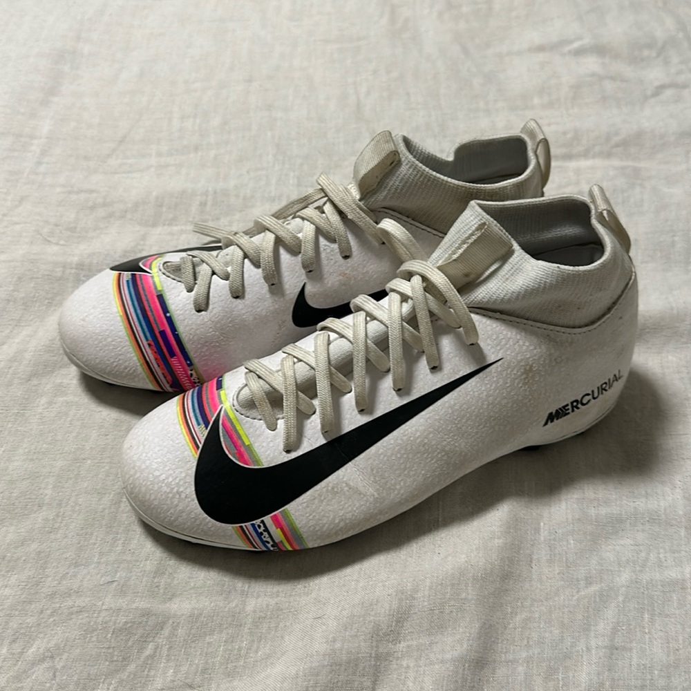 Nike Mercurial Soccer Shoes US 2.5 Youth